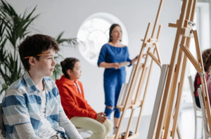 Занятия искусством улучшают самоконтроль и поведение у подростков, выяснили учёные